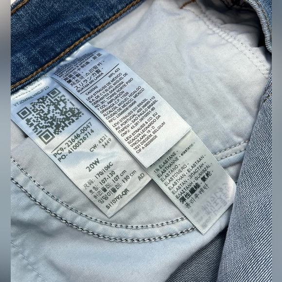 Levi's Sculpt Hypersoft Women's Classic Bermuda Shorts Mid Rise Size 20W - NWT - Picture 11 of 13